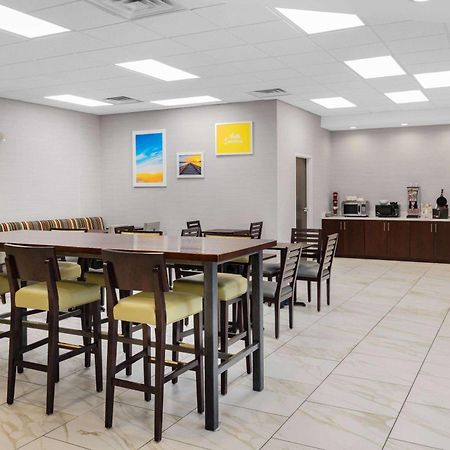 Days Inn And Suites By Wyndham Оксфорд Экстерьер фото