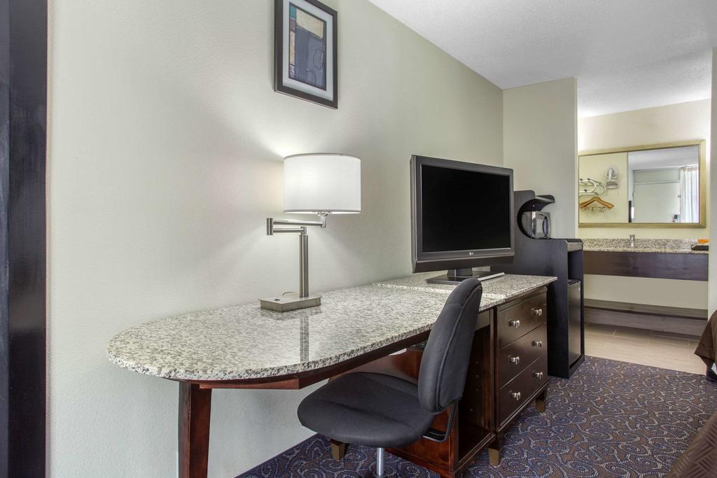 Days Inn And Suites By Wyndham Оксфорд Экстерьер фото