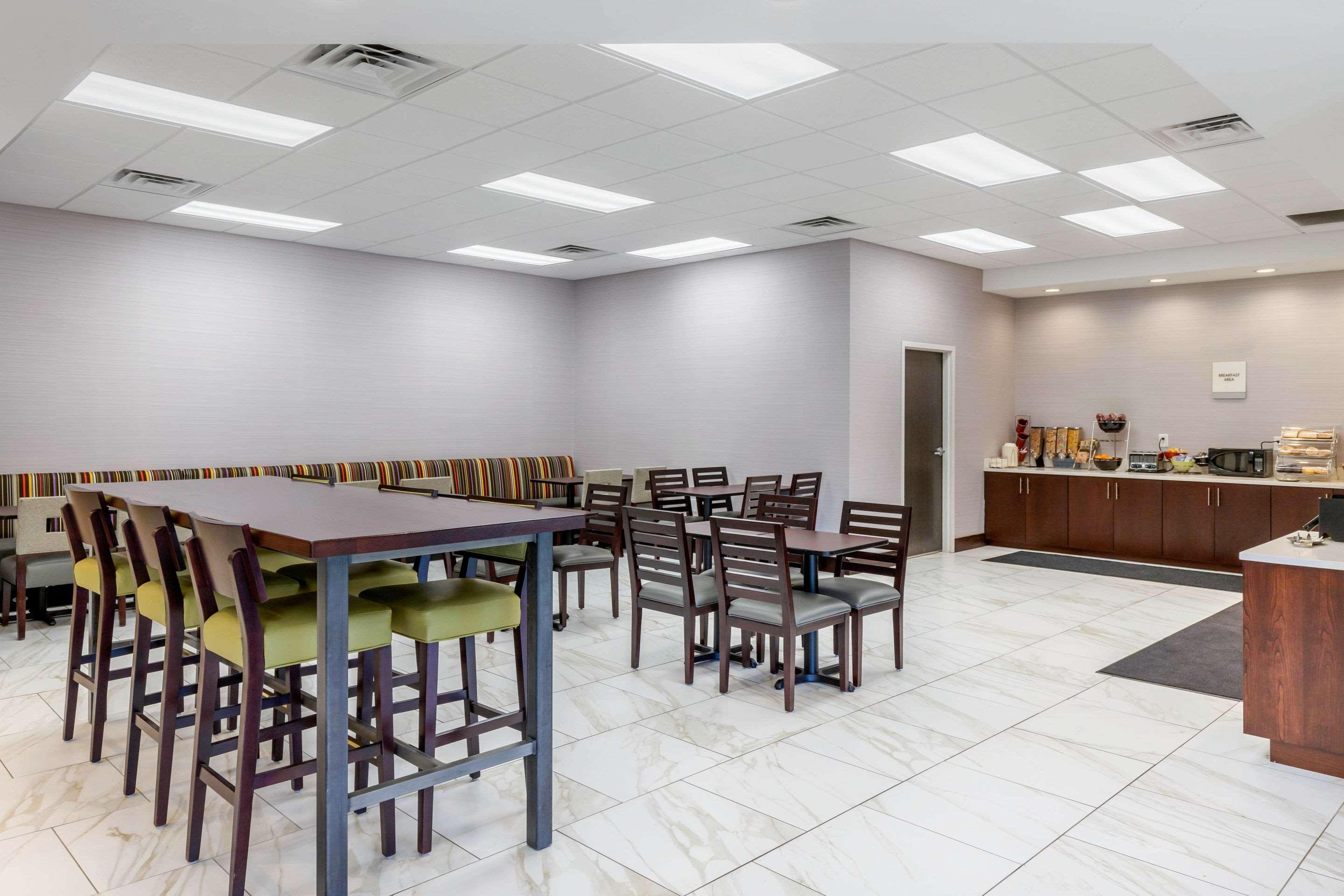 Days Inn And Suites By Wyndham Оксфорд Экстерьер фото