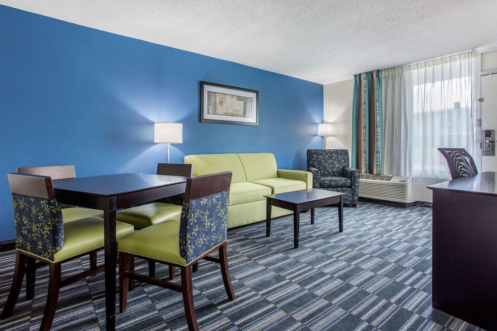 Days Inn And Suites By Wyndham Оксфорд Экстерьер фото