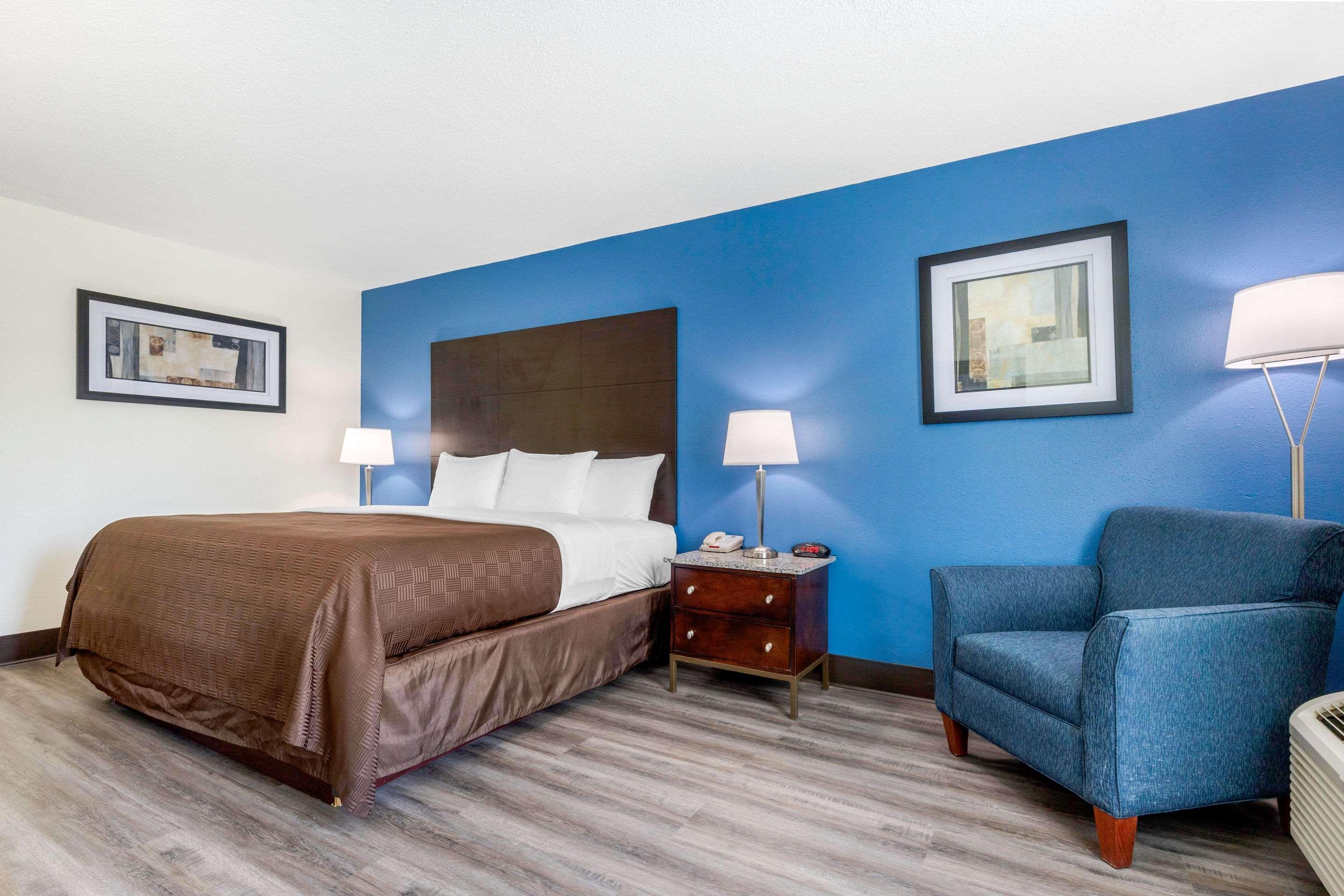 Days Inn And Suites By Wyndham Оксфорд Экстерьер фото