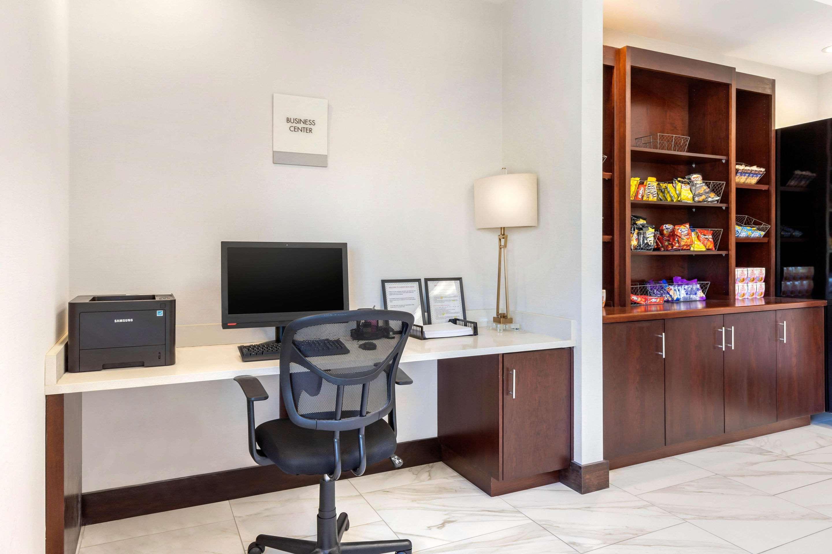Days Inn And Suites By Wyndham Оксфорд Экстерьер фото