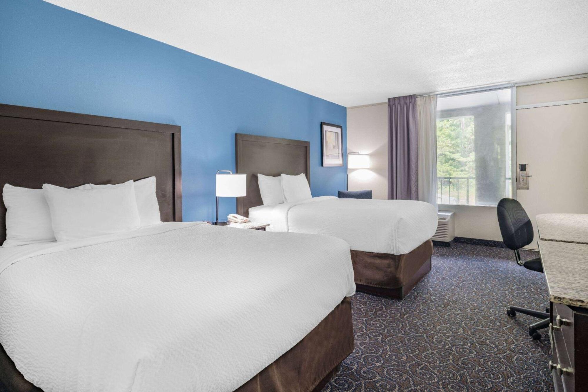 Days Inn And Suites By Wyndham Оксфорд Экстерьер фото