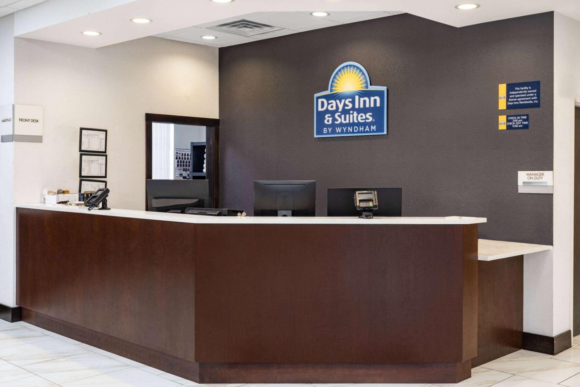 Days Inn And Suites By Wyndham Оксфорд Экстерьер фото