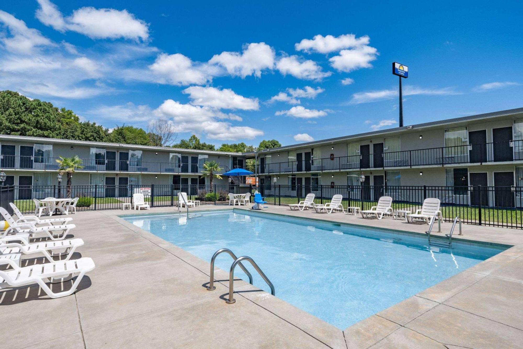 Days Inn And Suites By Wyndham Оксфорд Экстерьер фото