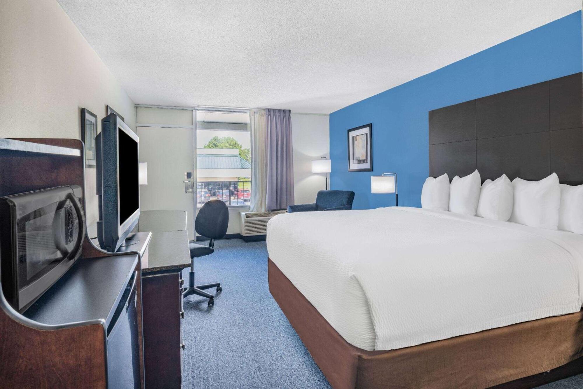 Days Inn And Suites By Wyndham Оксфорд Экстерьер фото